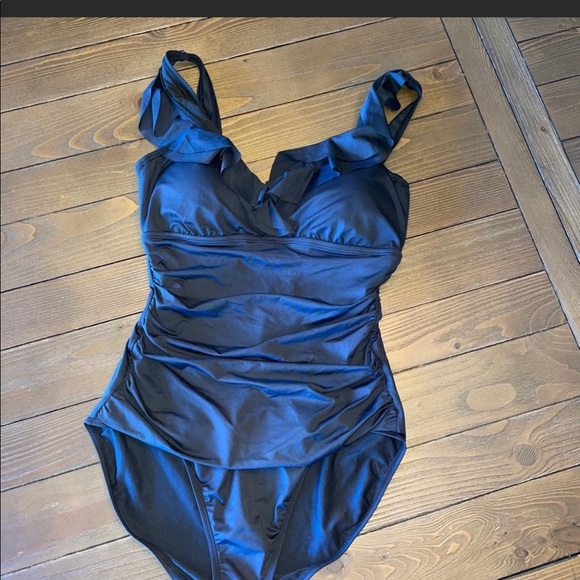 NWT! Ralph Lauren one piece swimsuit with ruffle - Picture 4 of 10